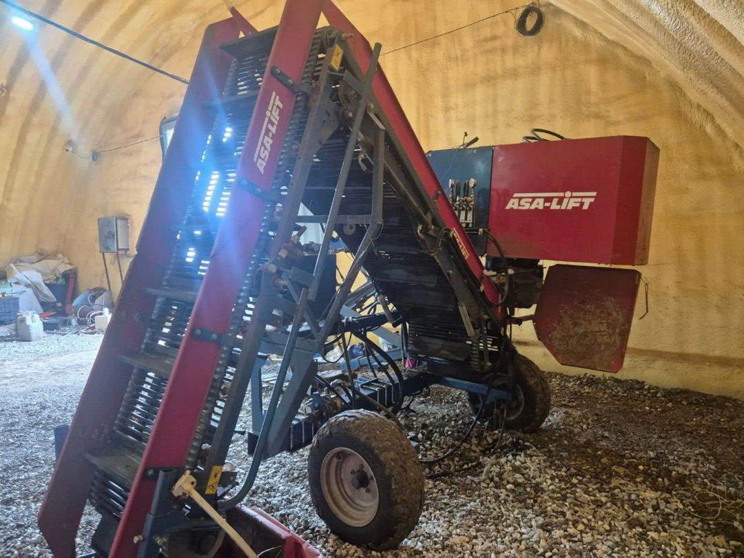Морковоуборочный комбайн Asa-Lift CM-100E
